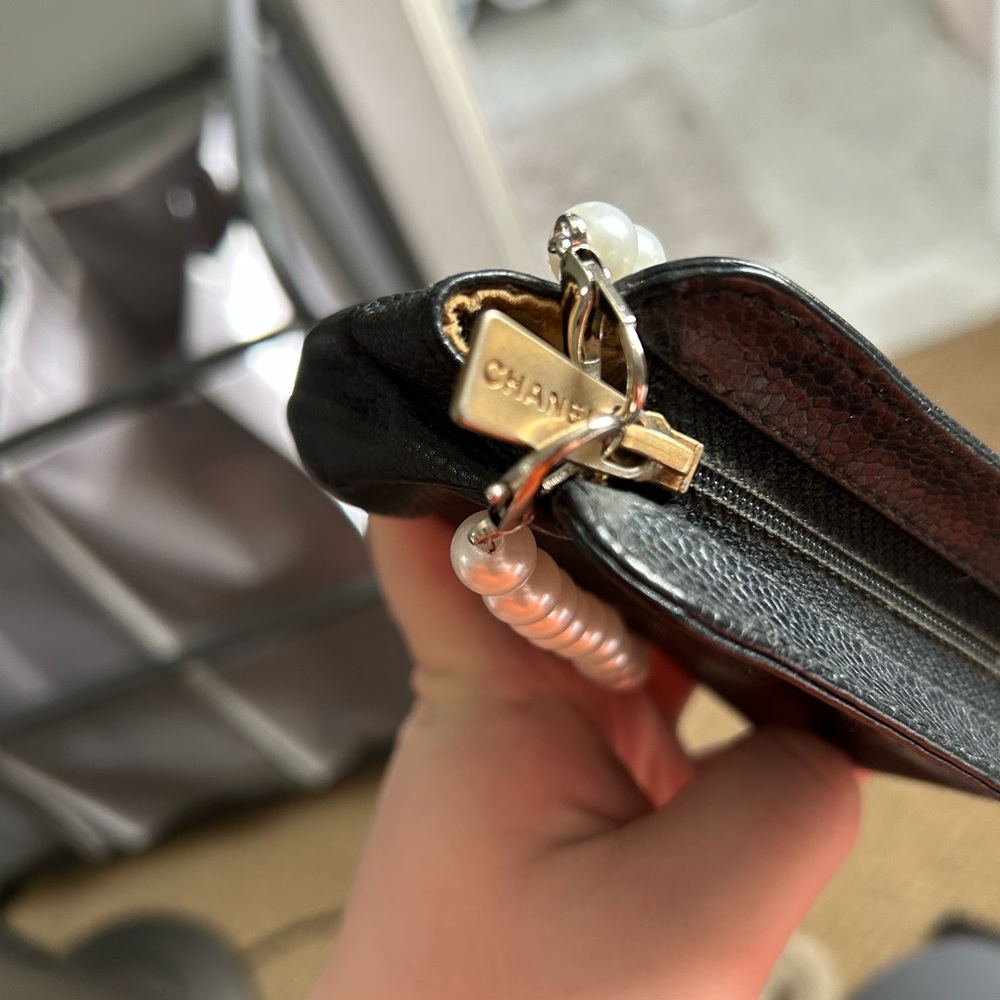 EUC Chanel Caviar Pouch w/COA 💫 - Picture 4 of 12